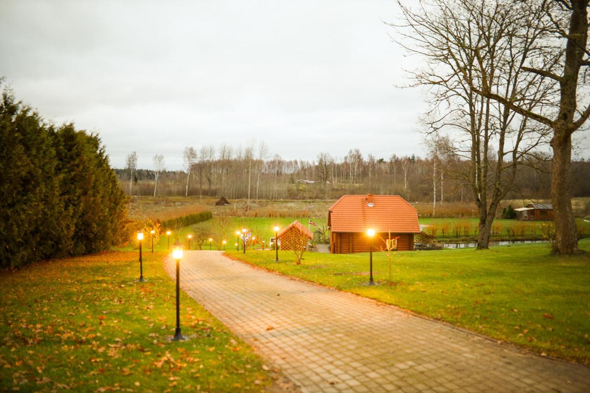 Kundzini Hotel Bīriņi Exterior foto